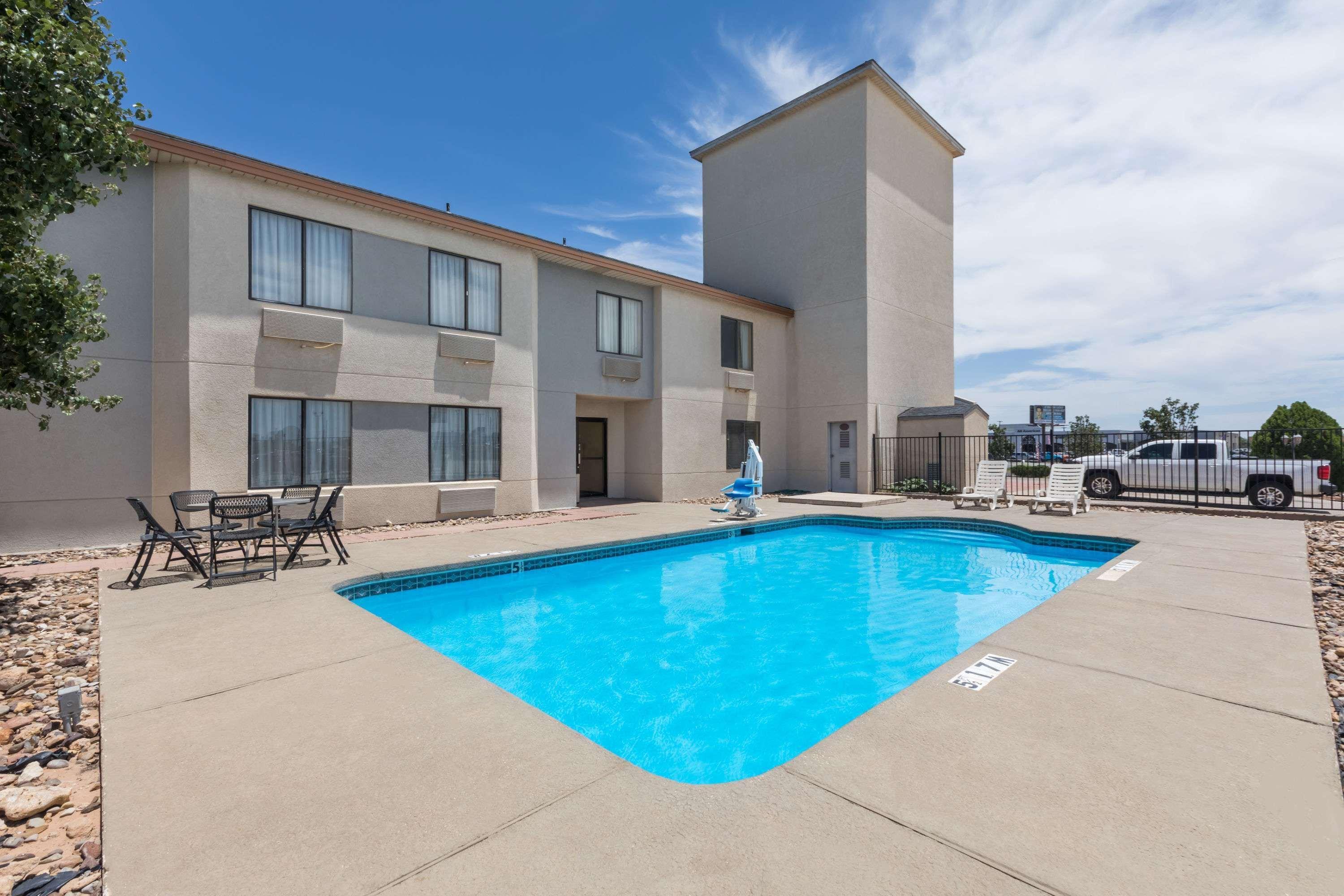 Super 8 By Wyndham Midland Motel Exterior foto