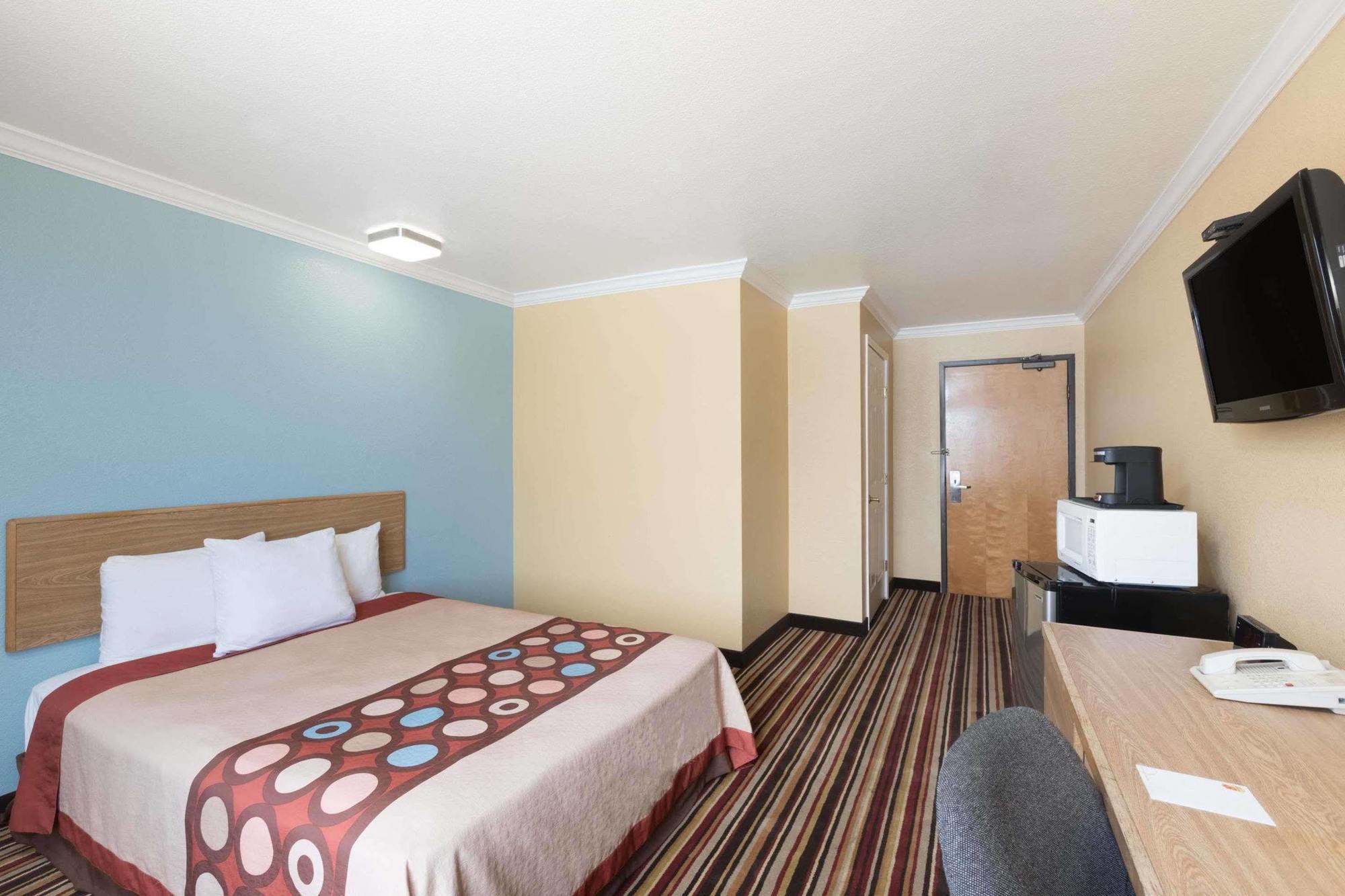 Super 8 By Wyndham Midland Motel Exterior foto